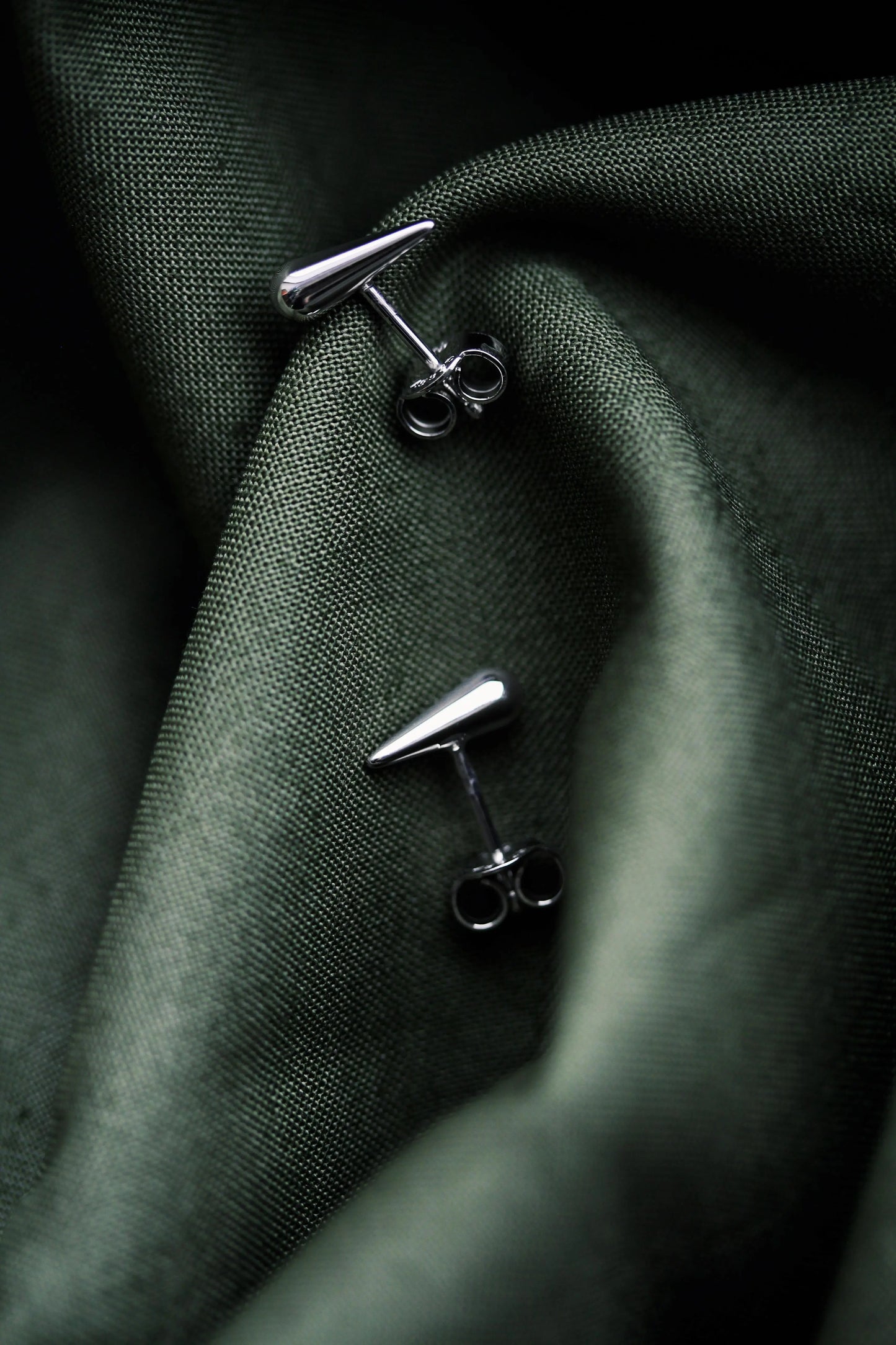 Ohrstecker silbener Tropfen