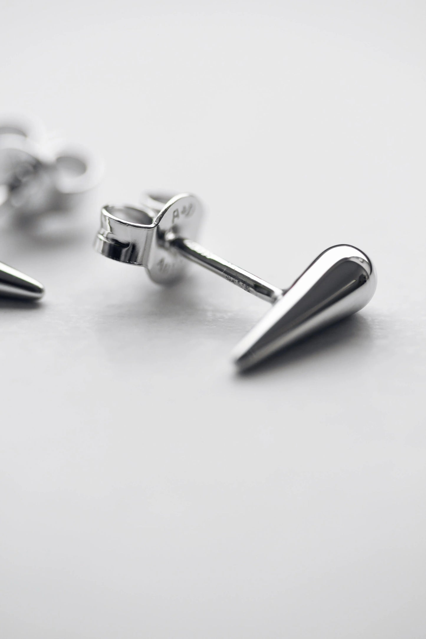 Ohrstecker silbener Tropfen