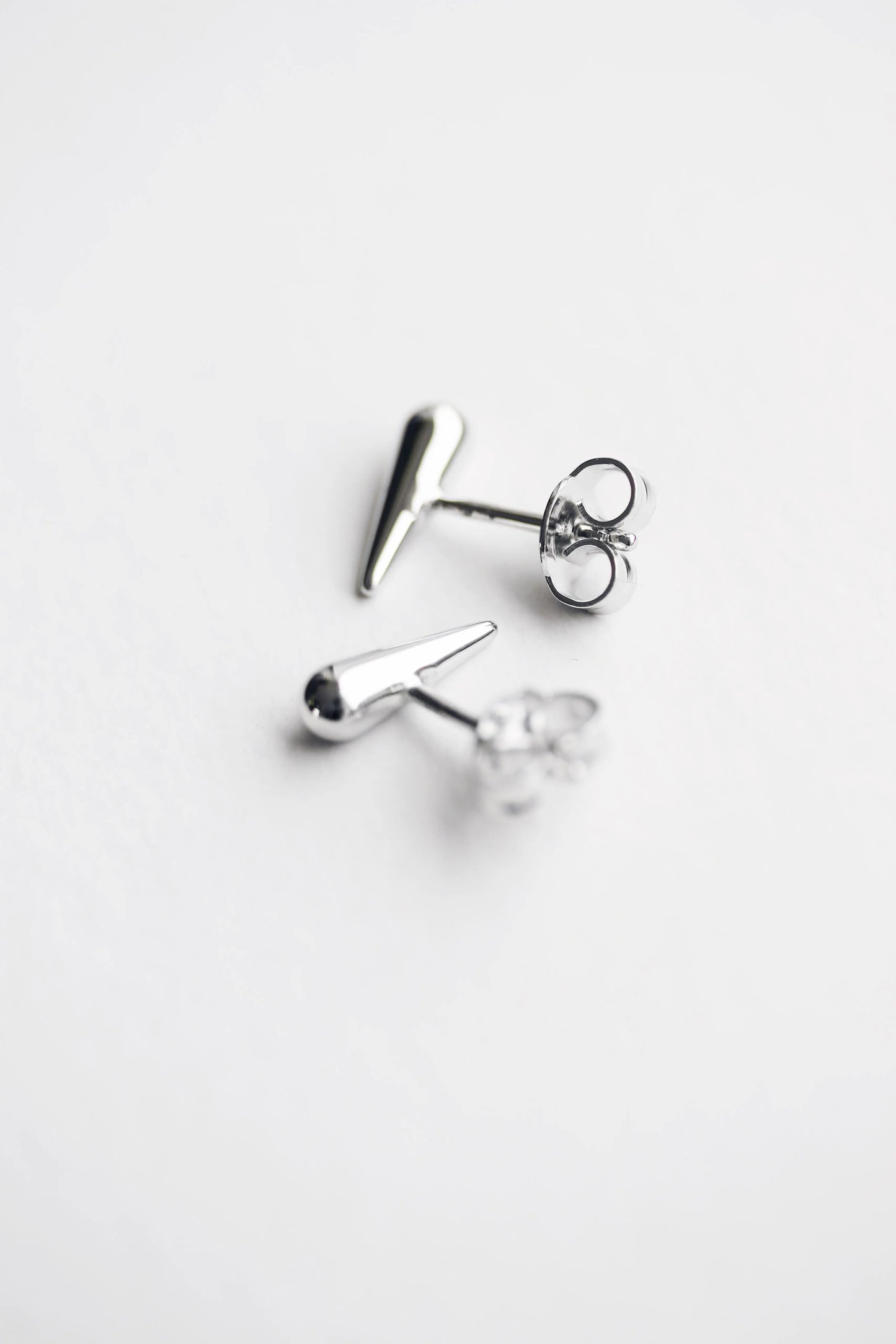 Ohrstecker silbener Tropfen