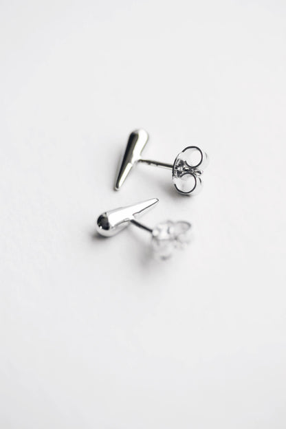 Ohrstecker silbener Tropfen